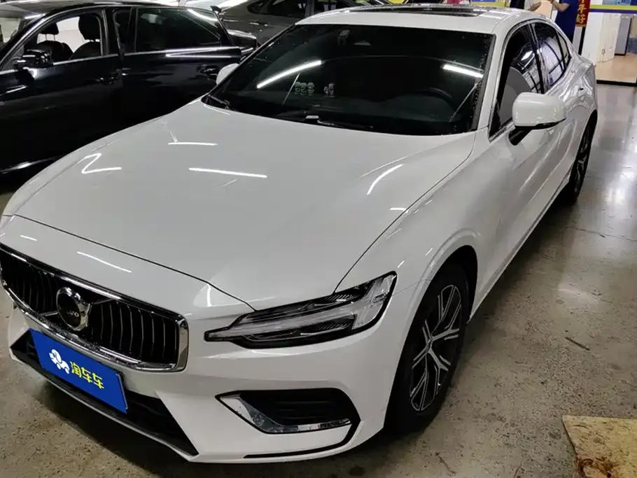 Volvo S60 — фото 1