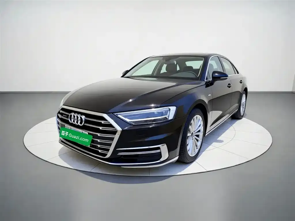 Audi A8 — фото 1