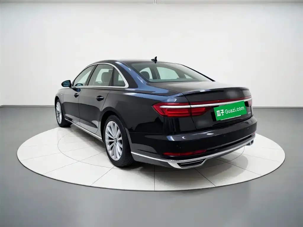 Audi A8 — фото 7