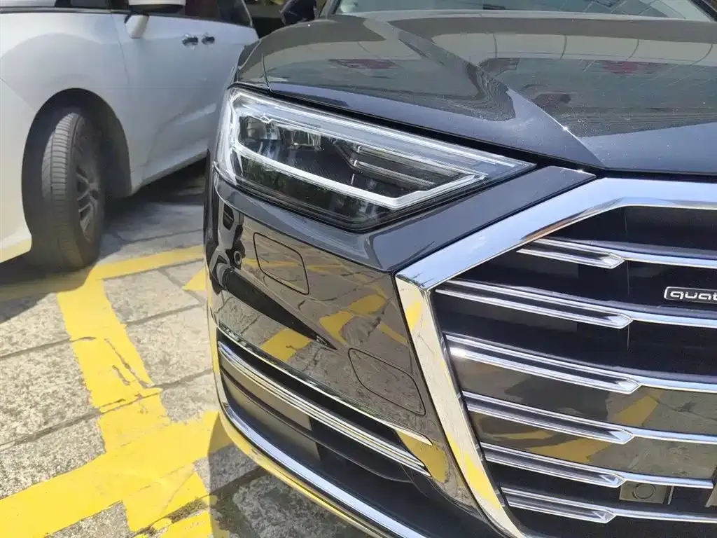 Audi A8 — фото 10