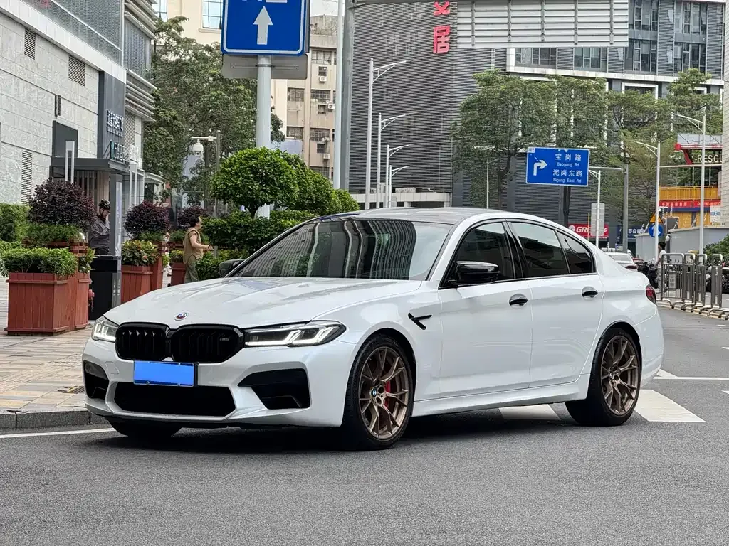 BMW M5 — фото 10