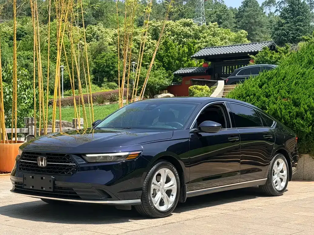 Honda Accord — фото 1