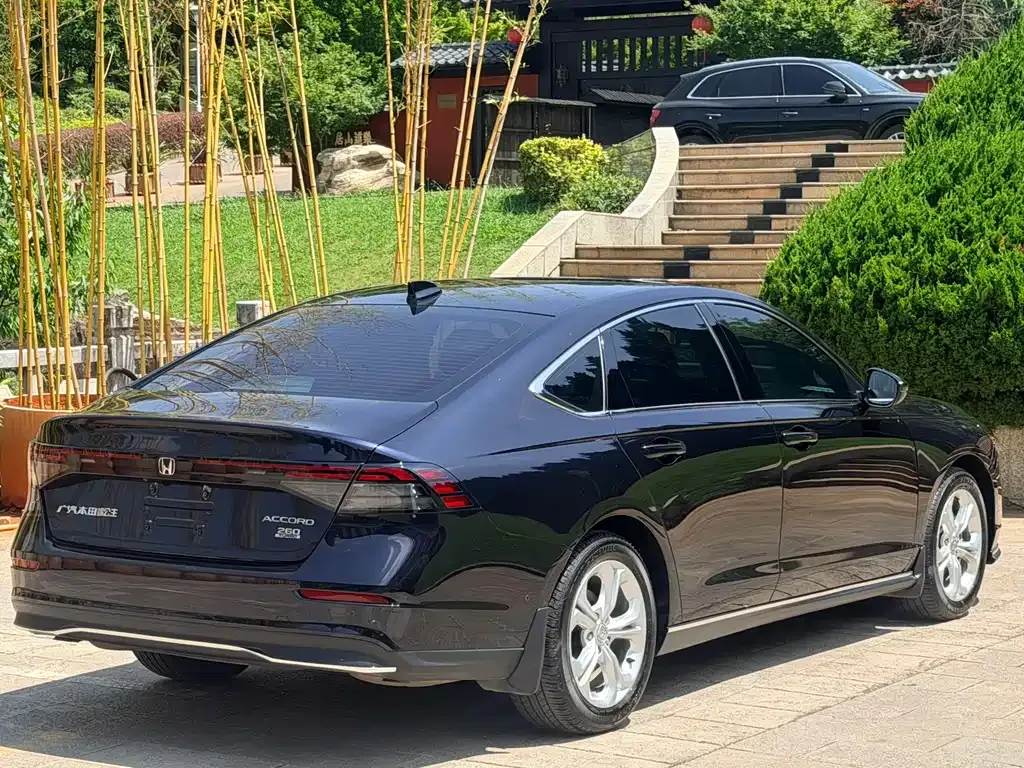 Honda Accord — фото 10