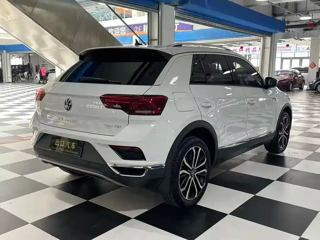 Volkswagen T-Roc — фото 6