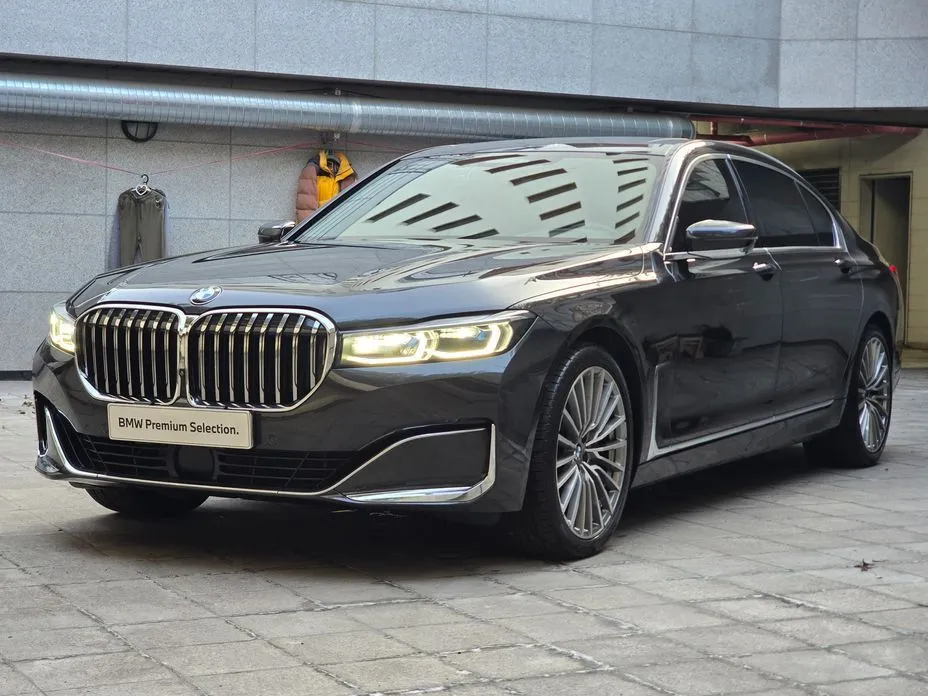 BMW 7-Series — фото 1