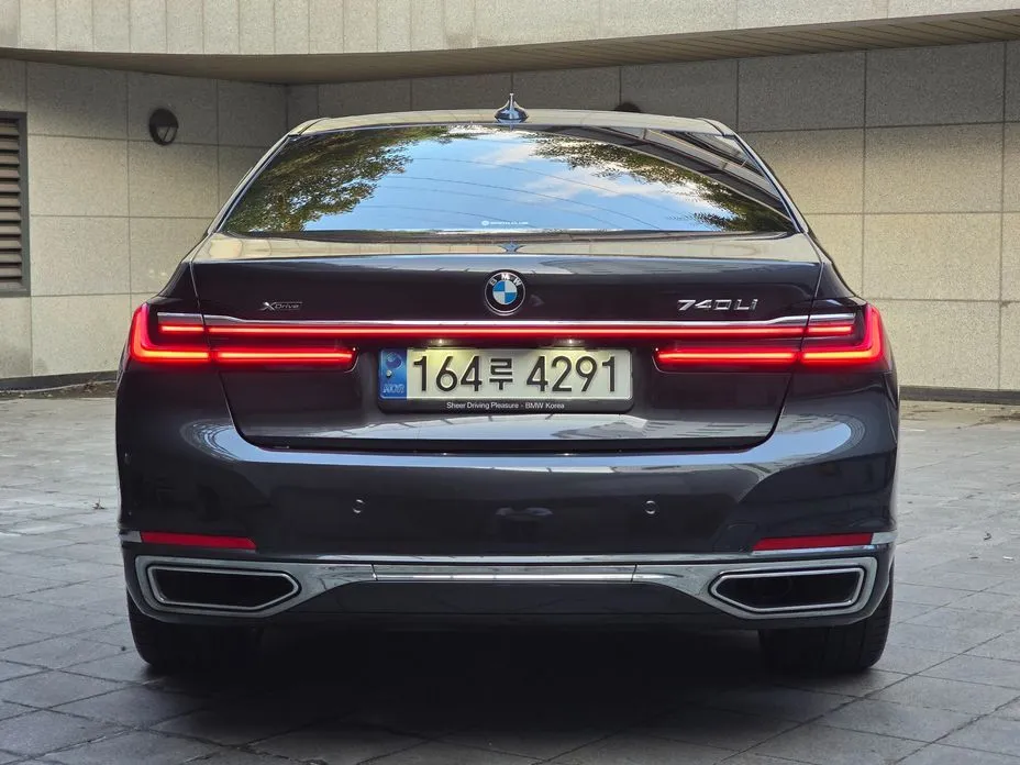 BMW 7-Series — фото 10