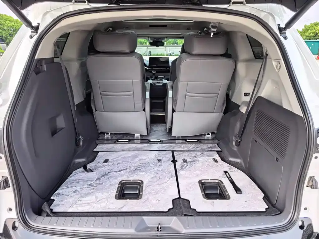 Toyota Granvia 2024 из CN, фото 3