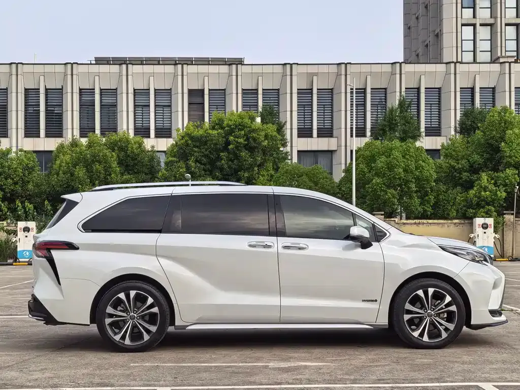 Toyota Granvia 2024 из CN, фото 6