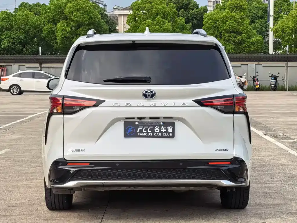 Toyota Granvia 2024 из CN, фото 7