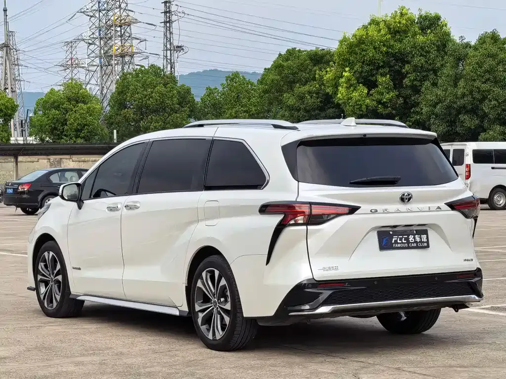 Toyota Granvia 2024 из CN, фото 10