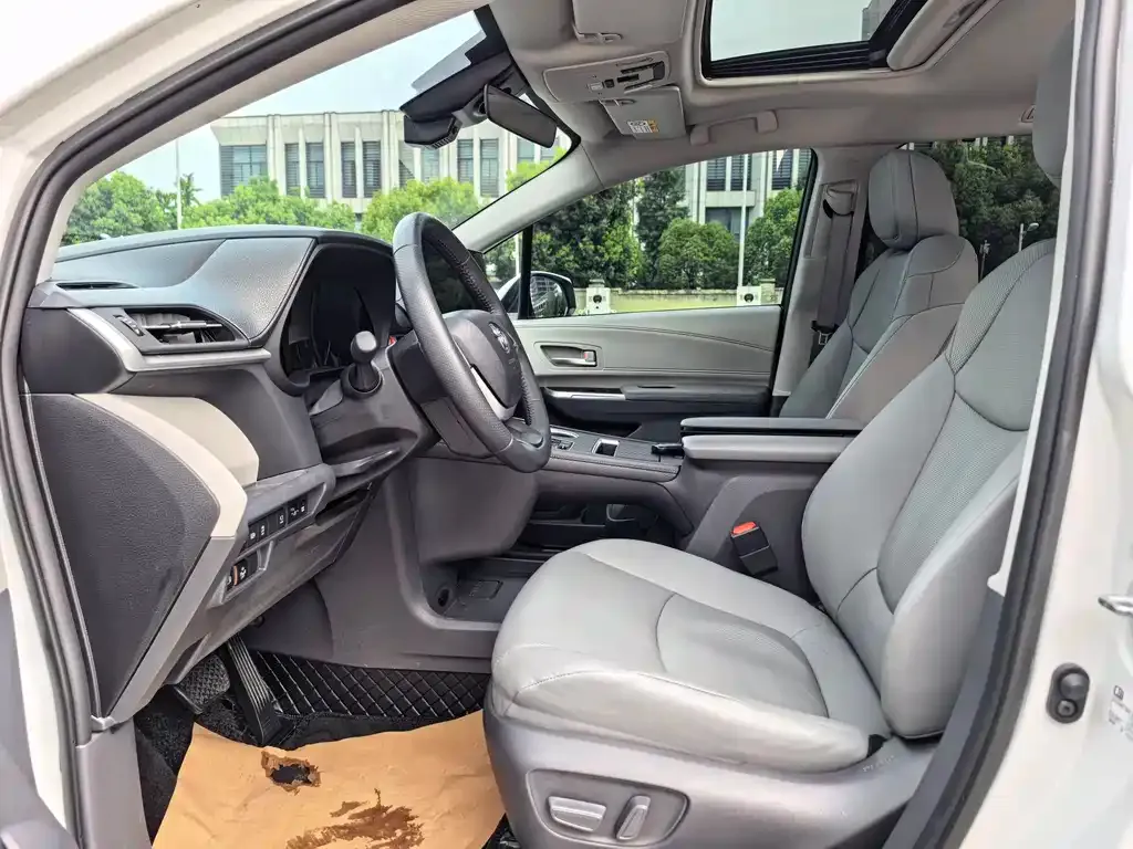Toyota Granvia 2024 из CN, фото 9