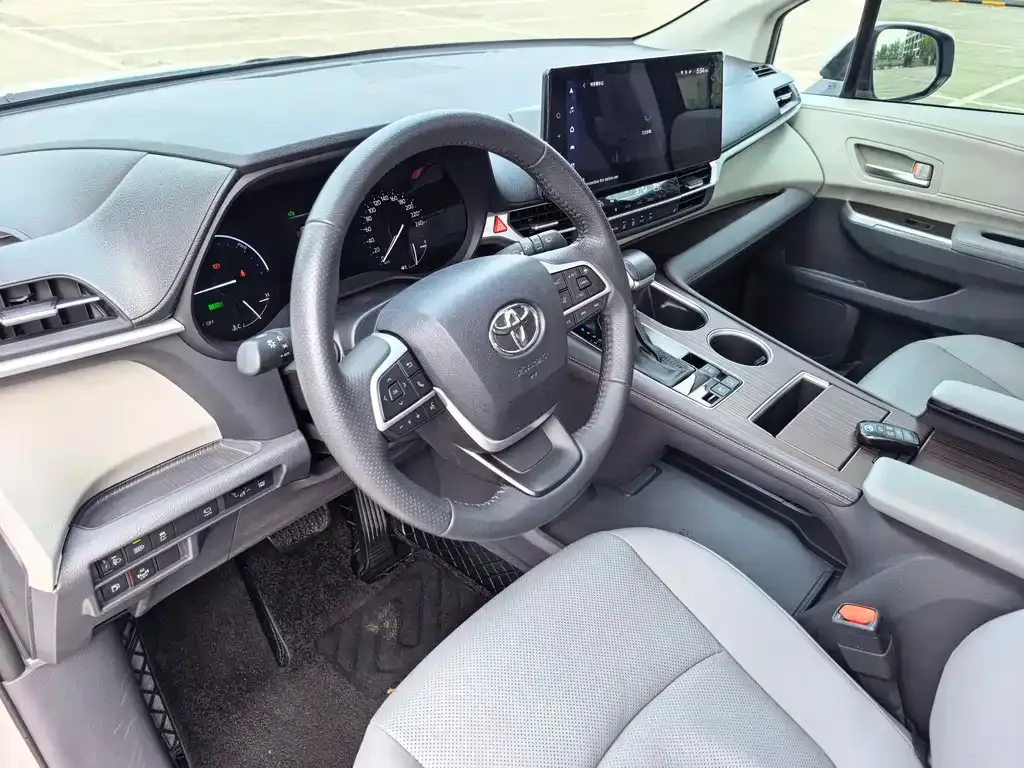 Toyota Granvia 2024 из CN, фото 4
