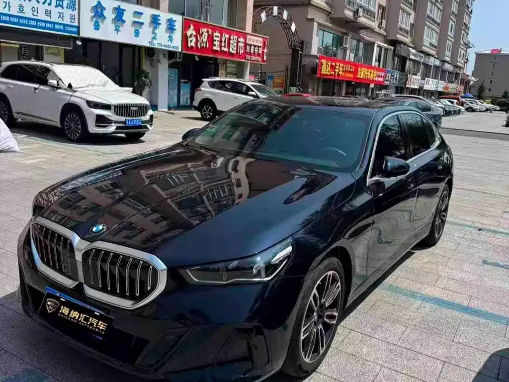 BMW 5 Series — фото 1