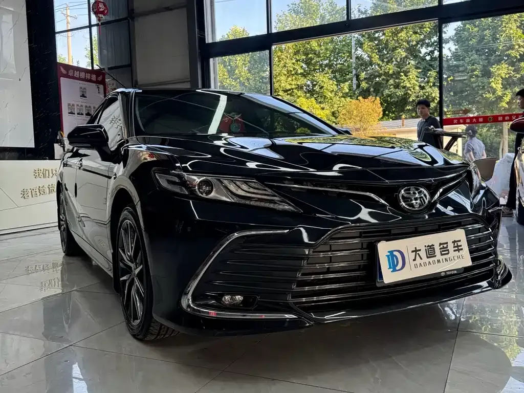 Toyota Camry — фото 6