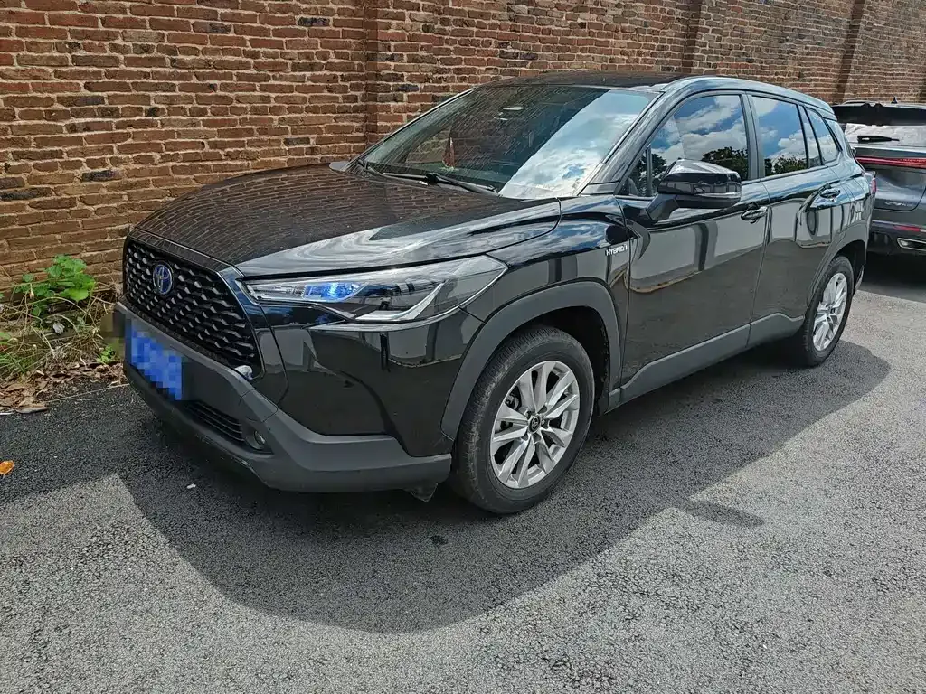 Toyota Corolla Cross — фото 1