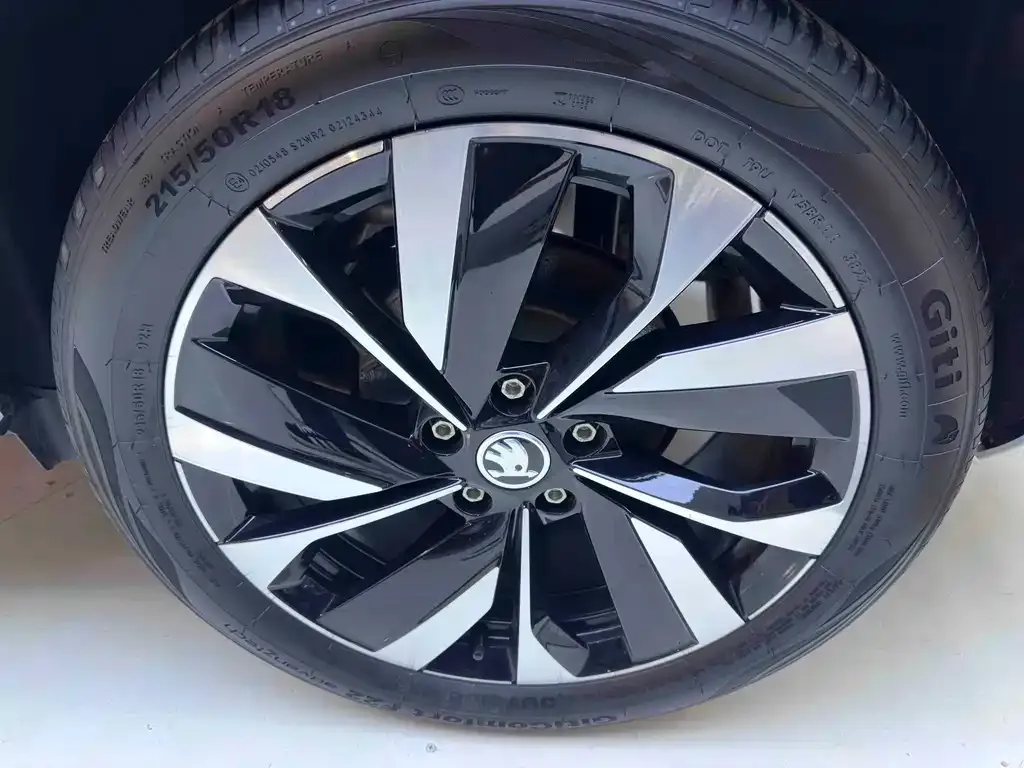 Skoda Karoq — фото 10