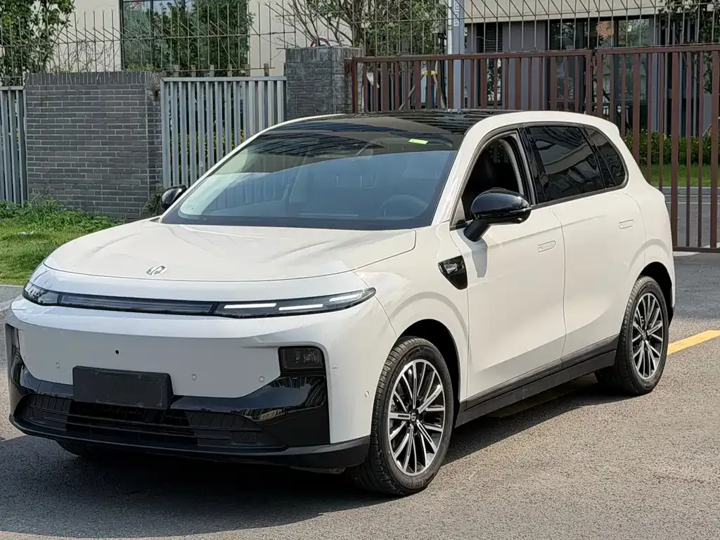 Leapmotor B10