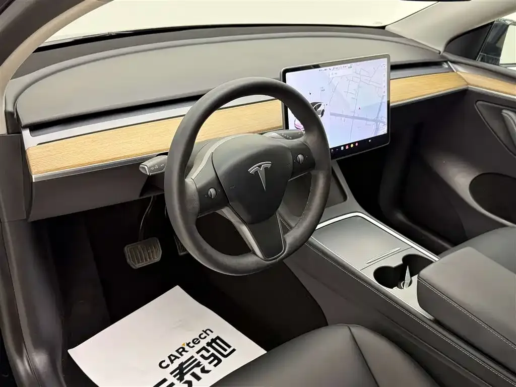 Tesla Model Y — фото 8