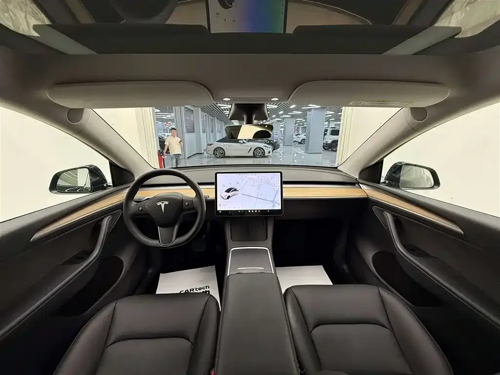 Tesla Model Y — фото 7