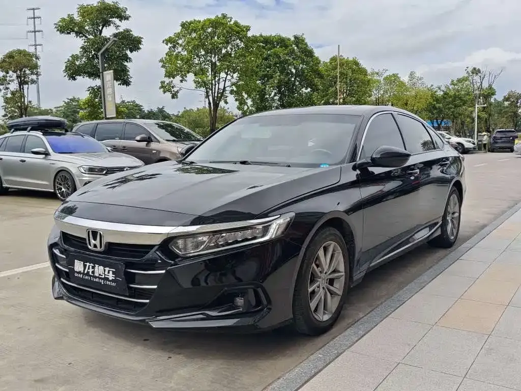 Honda Accord — фото 1