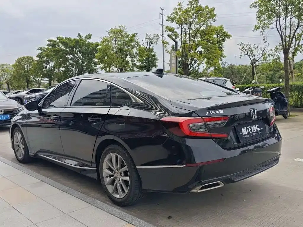 Honda Accord — фото 9