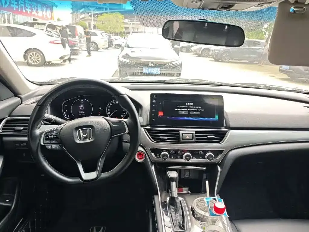 Honda Accord — фото 10