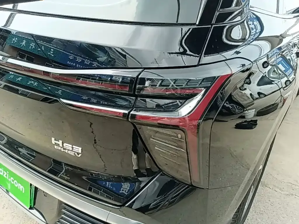 Hongqi HS3 PHEV — фото 8