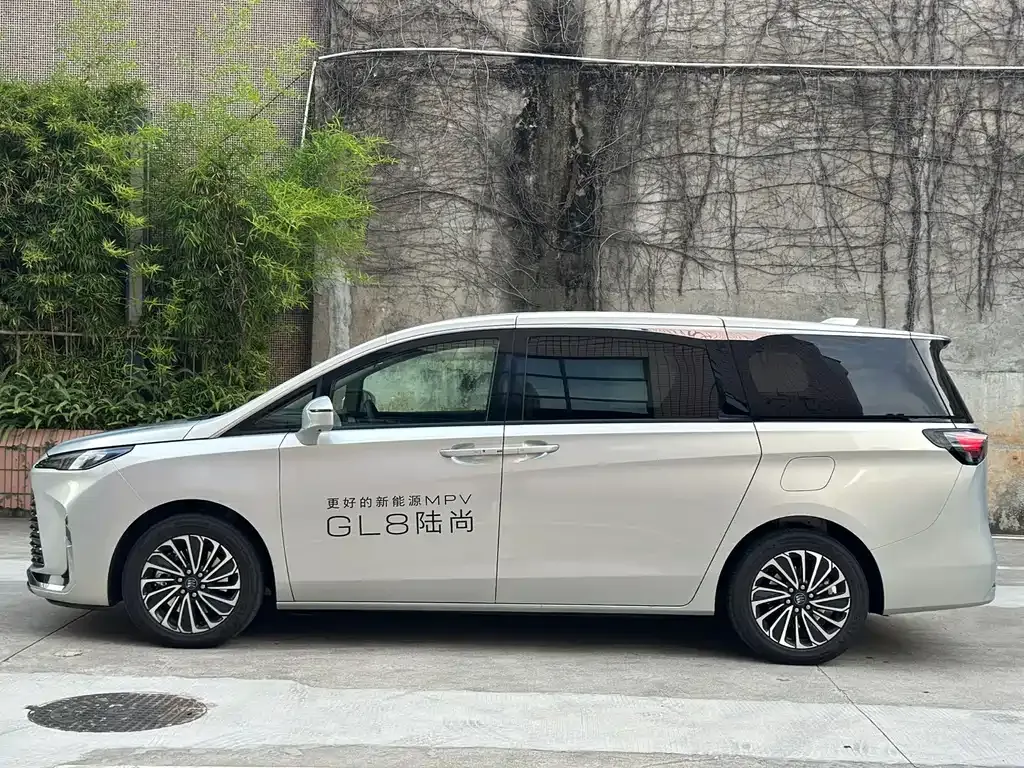 Buick GL8 Hybrid — фото 10