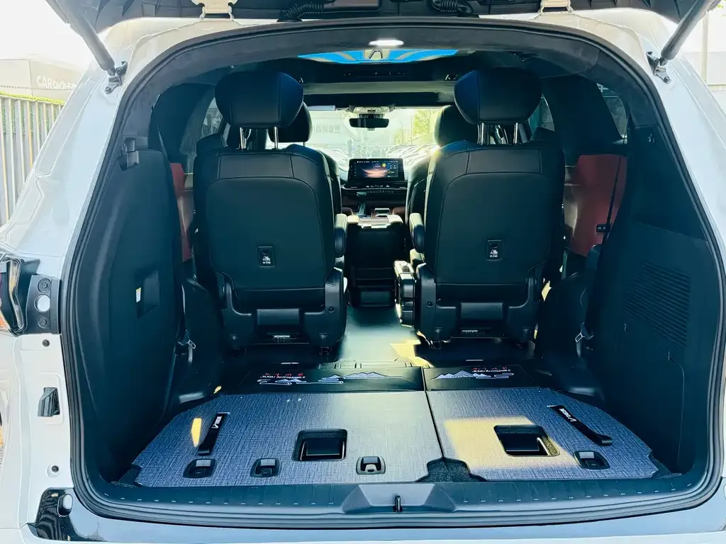 Toyota Sienna — фото 4