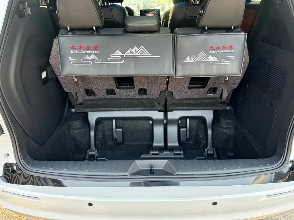 Toyota Sienna — фото 2