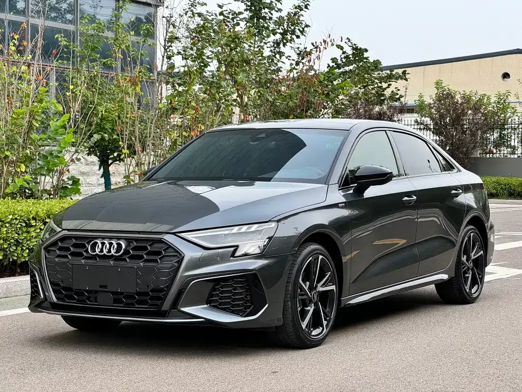 Audi A3 — фото 1