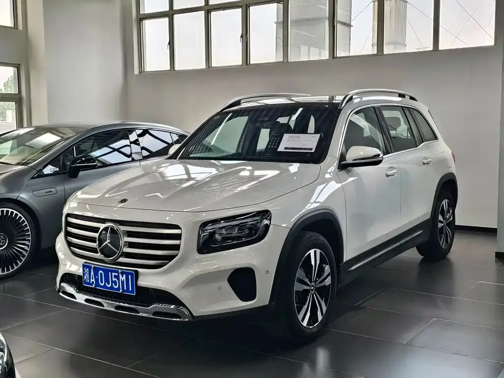 Mercedes-Benz GLB — фото 1