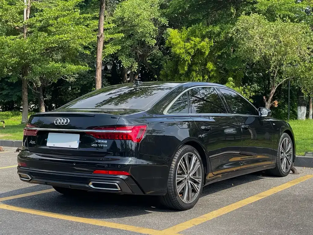 Audi A6L — фото 10