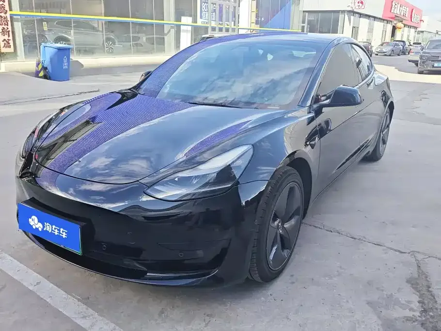 Tesla Model 3 — фото 1