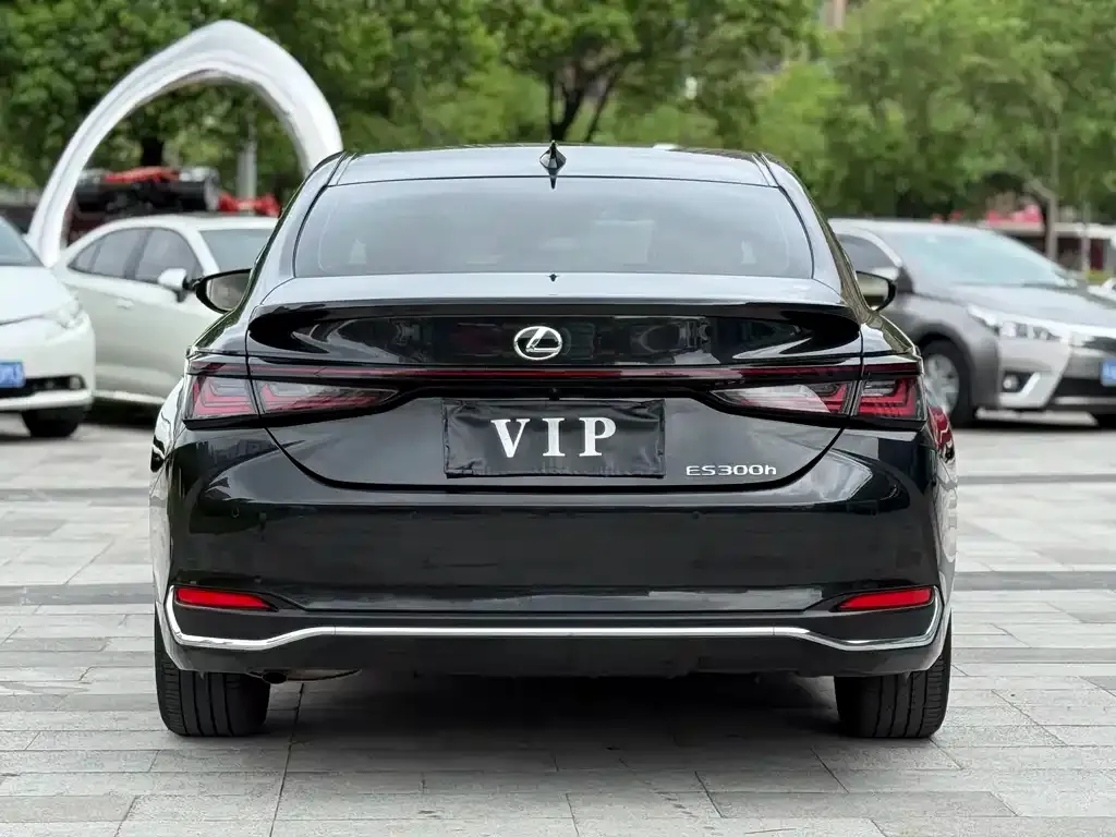 Lexus ES — фото 10