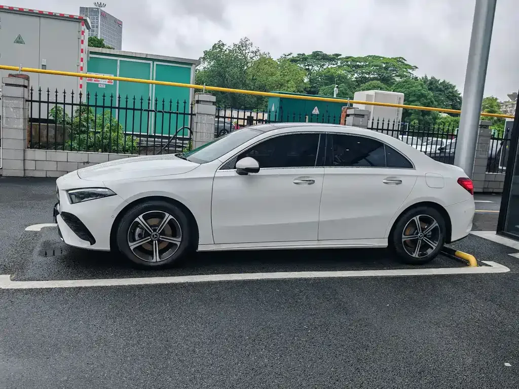 Mercedes-Benz A-Class — фото 10