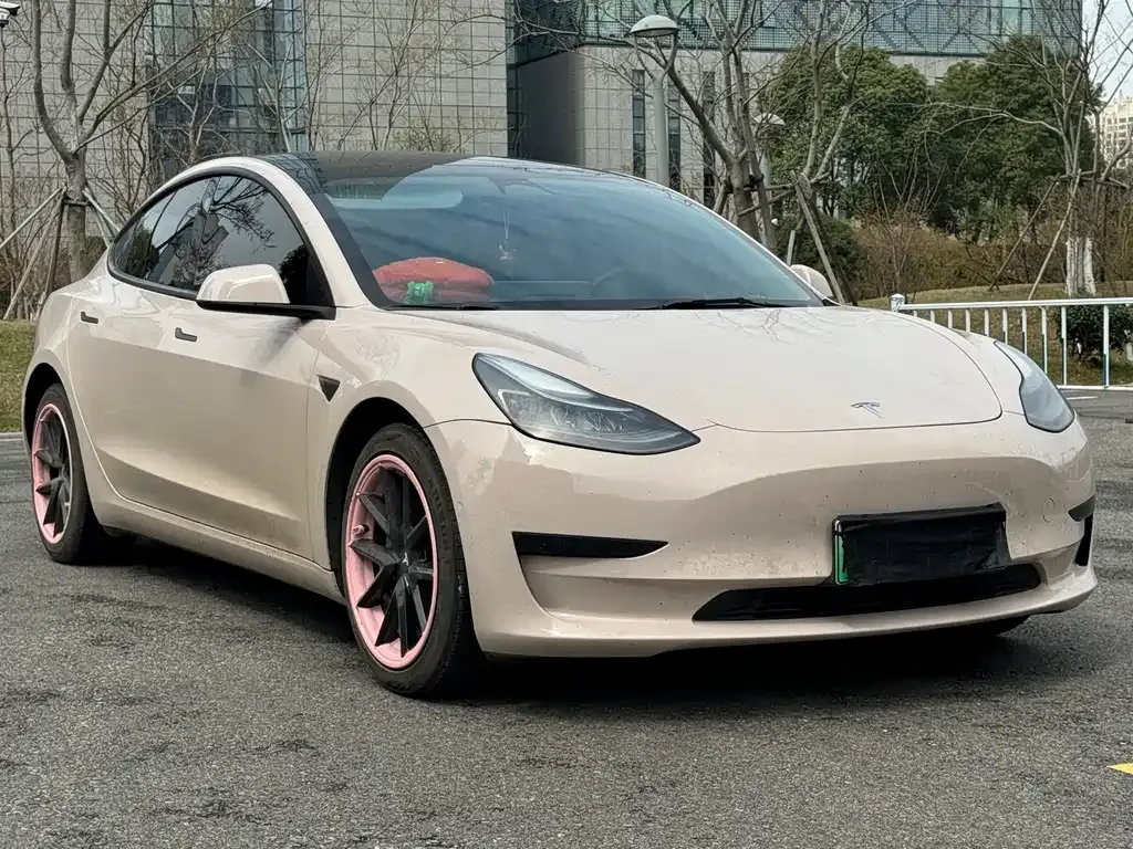 Tesla Model 3 — фото 10