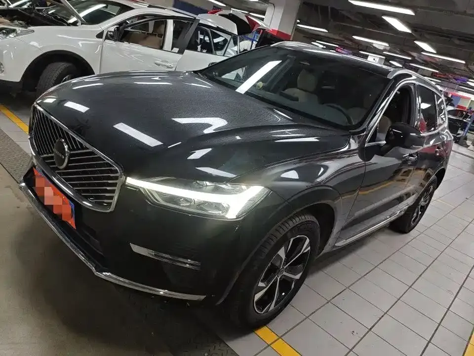 Volvo XC60 — фото 1