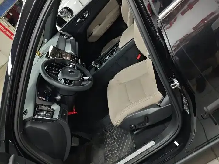 Volvo XC60 — фото 2