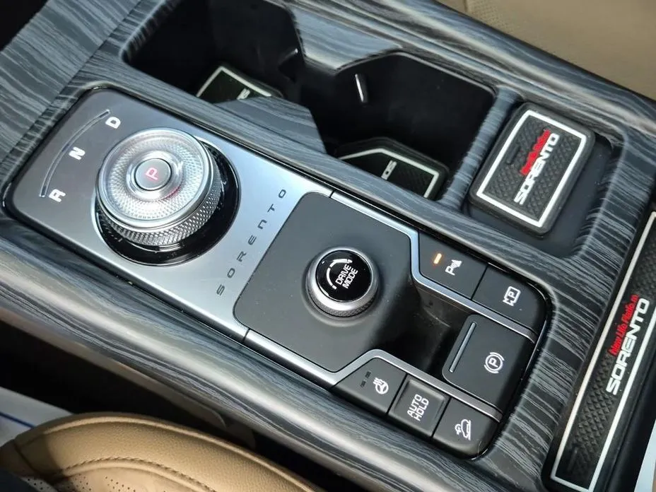 Kia Sorento — фото 10