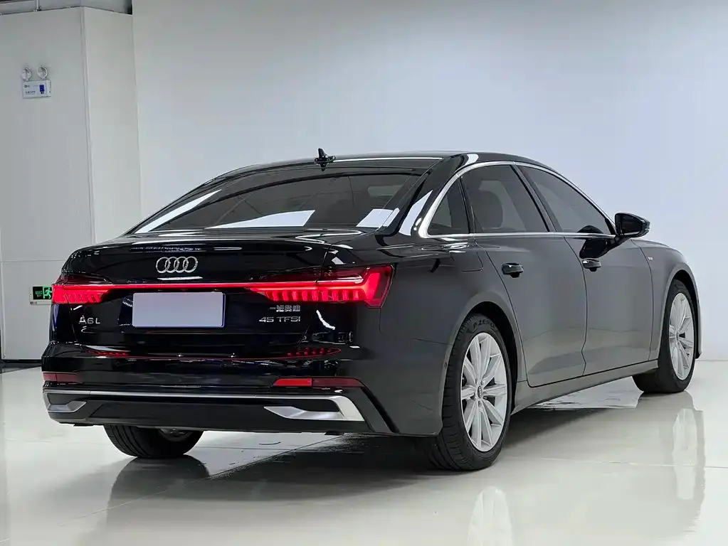 Audi A6L — фото 8