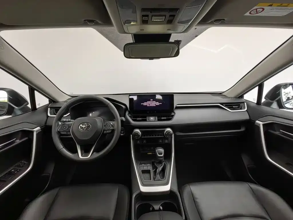 Toyota RAV4 — фото 3