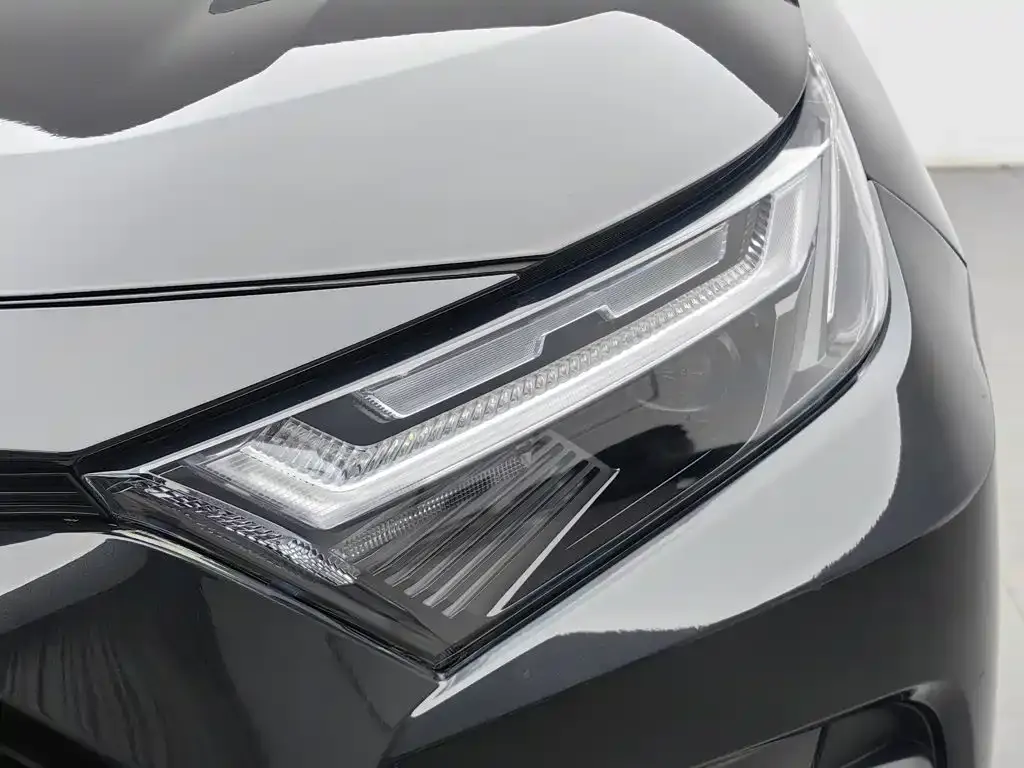 Toyota RAV4 — фото 9