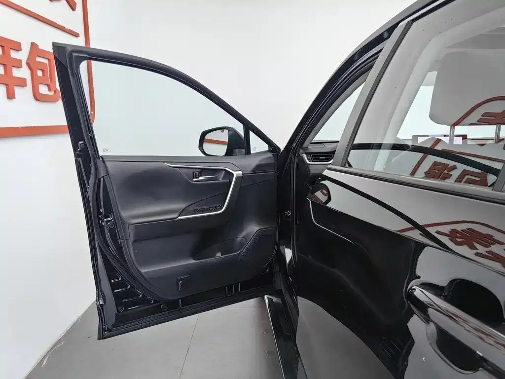Toyota RAV4 — фото 10