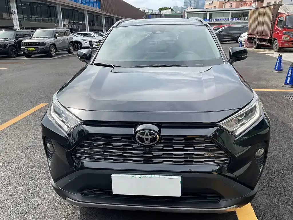 Toyota RAV4 — фото 5