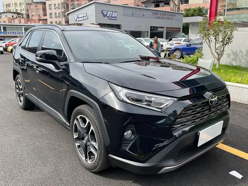Toyota RAV4 — фото 2
