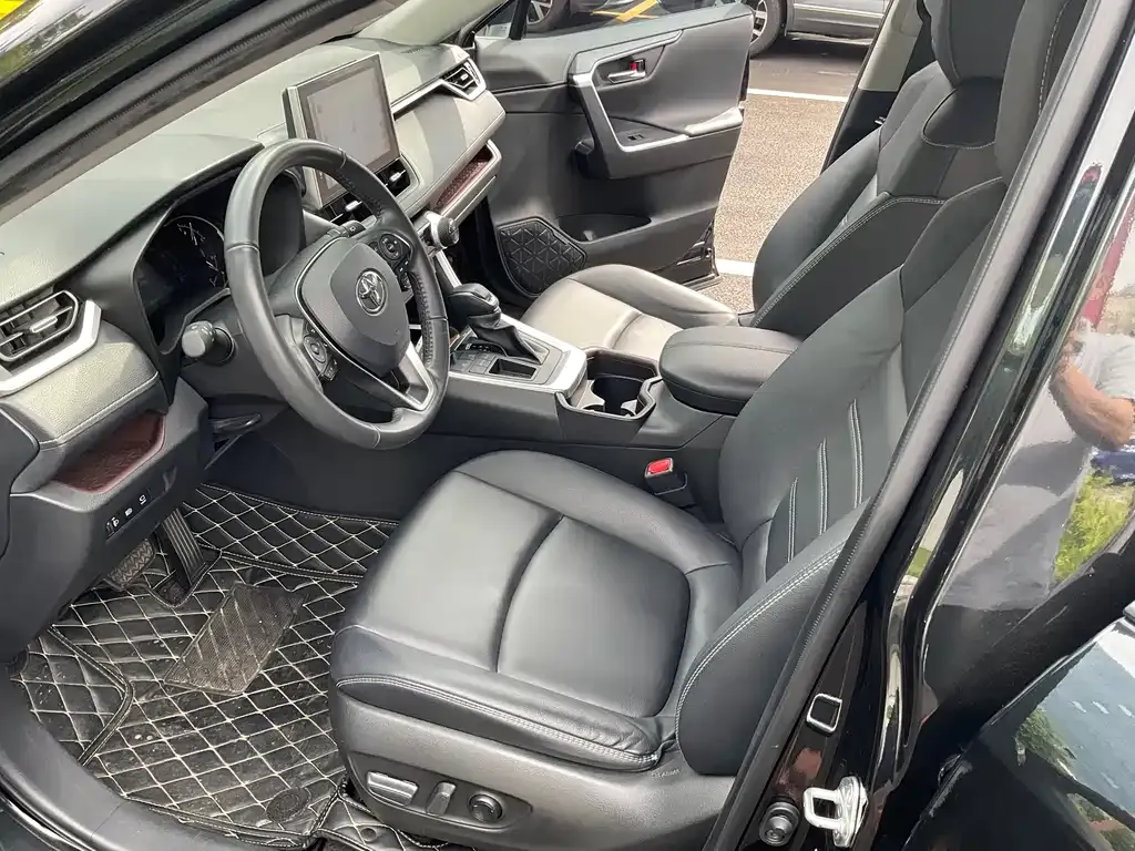 Toyota RAV4 — фото 3