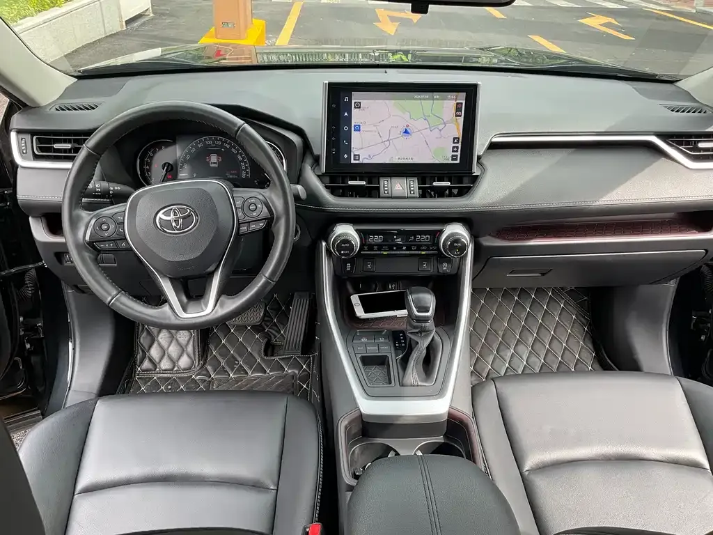 Toyota RAV4 — фото 8