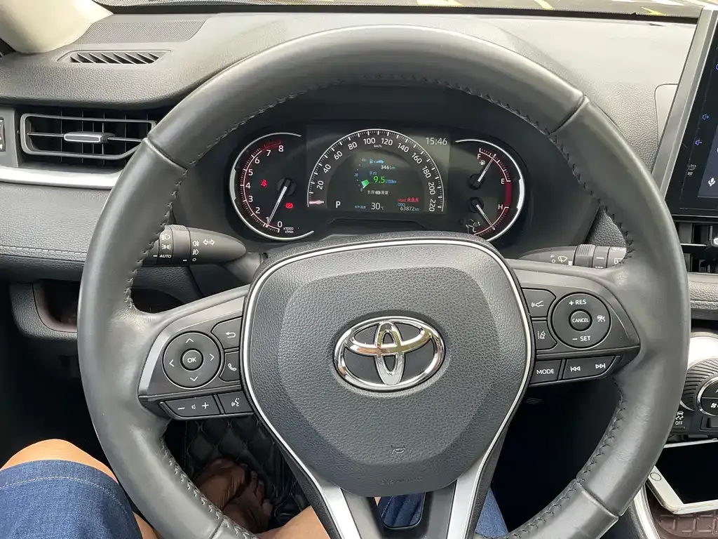 Toyota RAV4 — фото 10