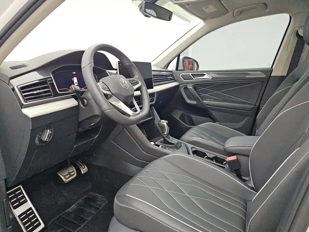 Volkswagen Tiguan L — фото 3